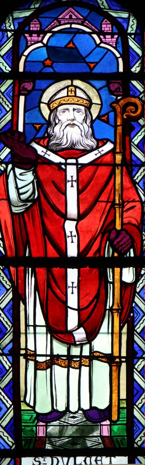 Glasfenster in der in der Dulcidius geweihten Kirche in Chamberet