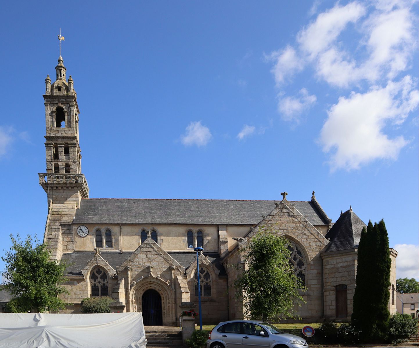 Pfarrkirche in Edern