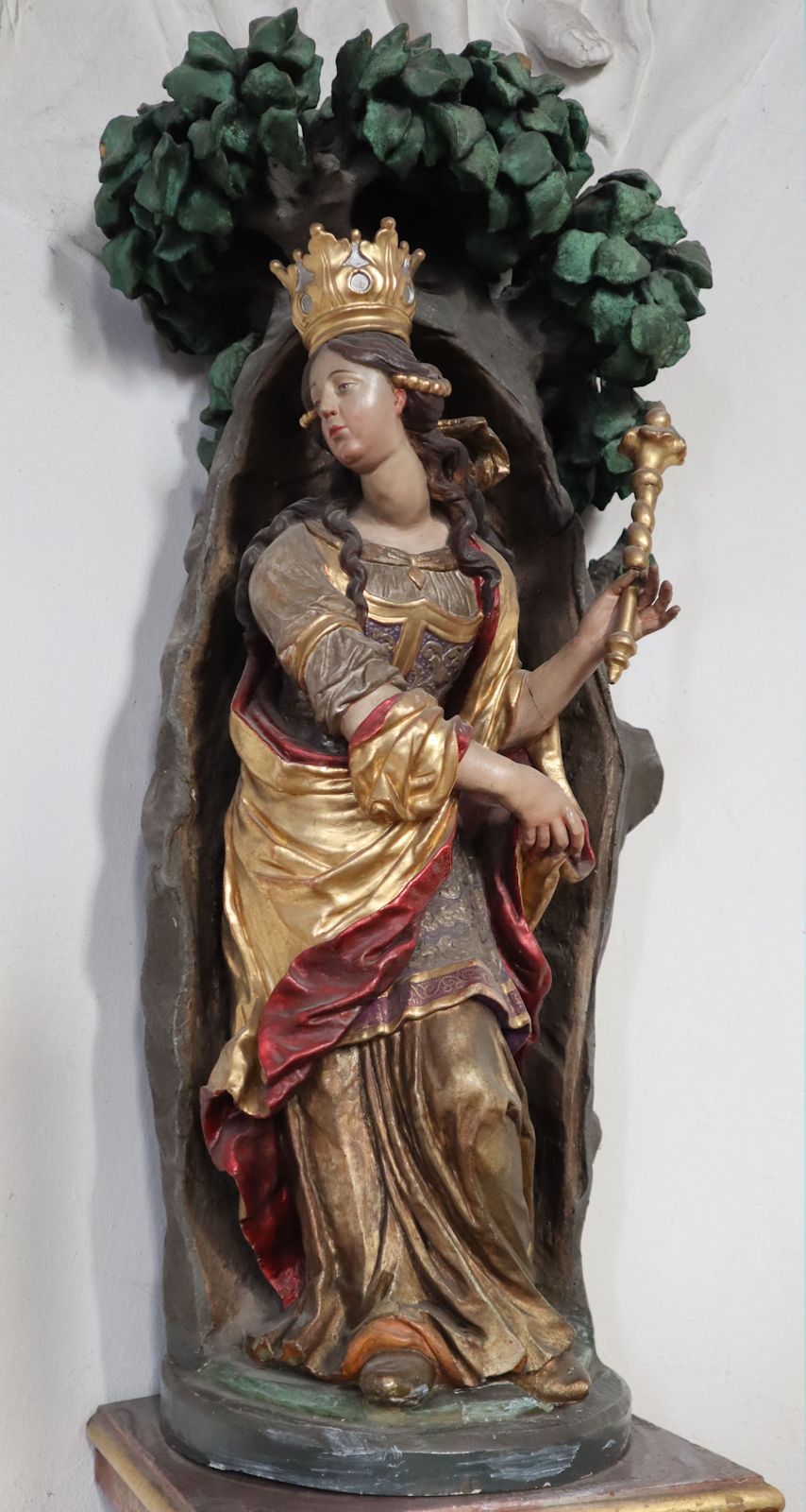 Statue in der Kirche in Puch