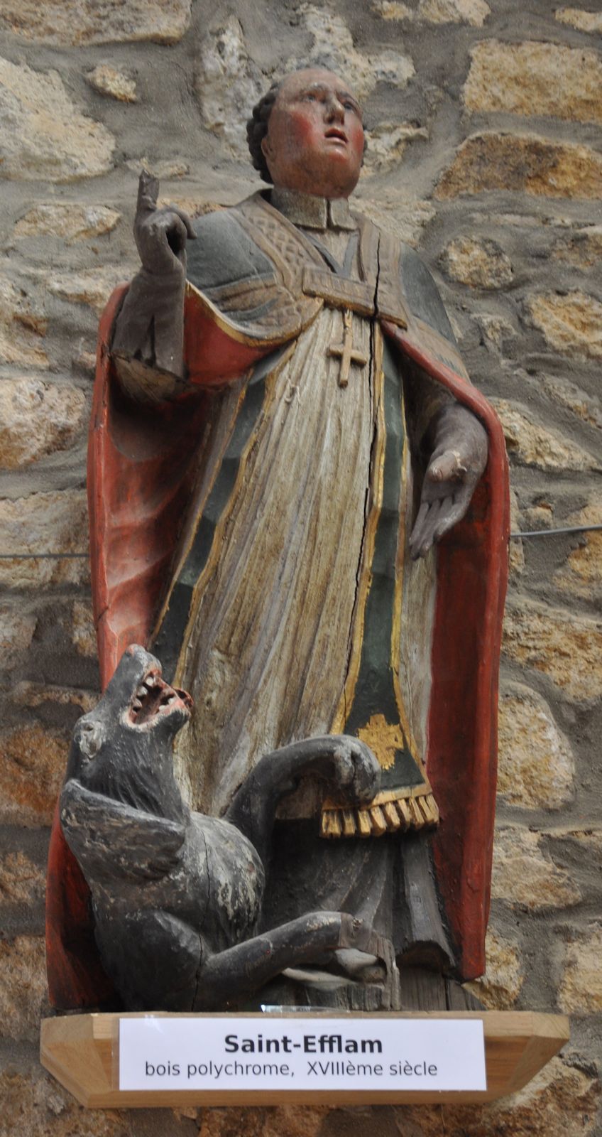 Statue in der Kirche in Carnoët in der Bretagne