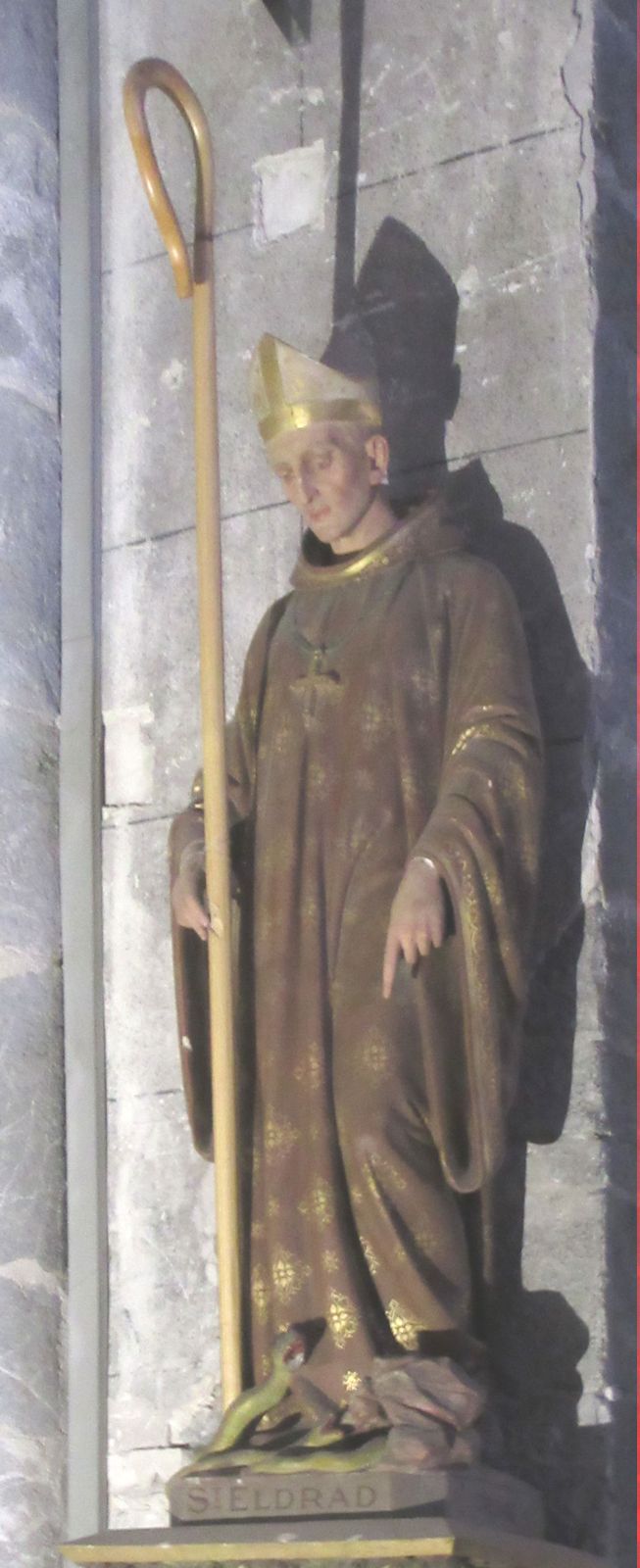 Statue in der ehemaligen Kloster- und heutigen Pfarrkirche in Le Monêtier-les-Bains