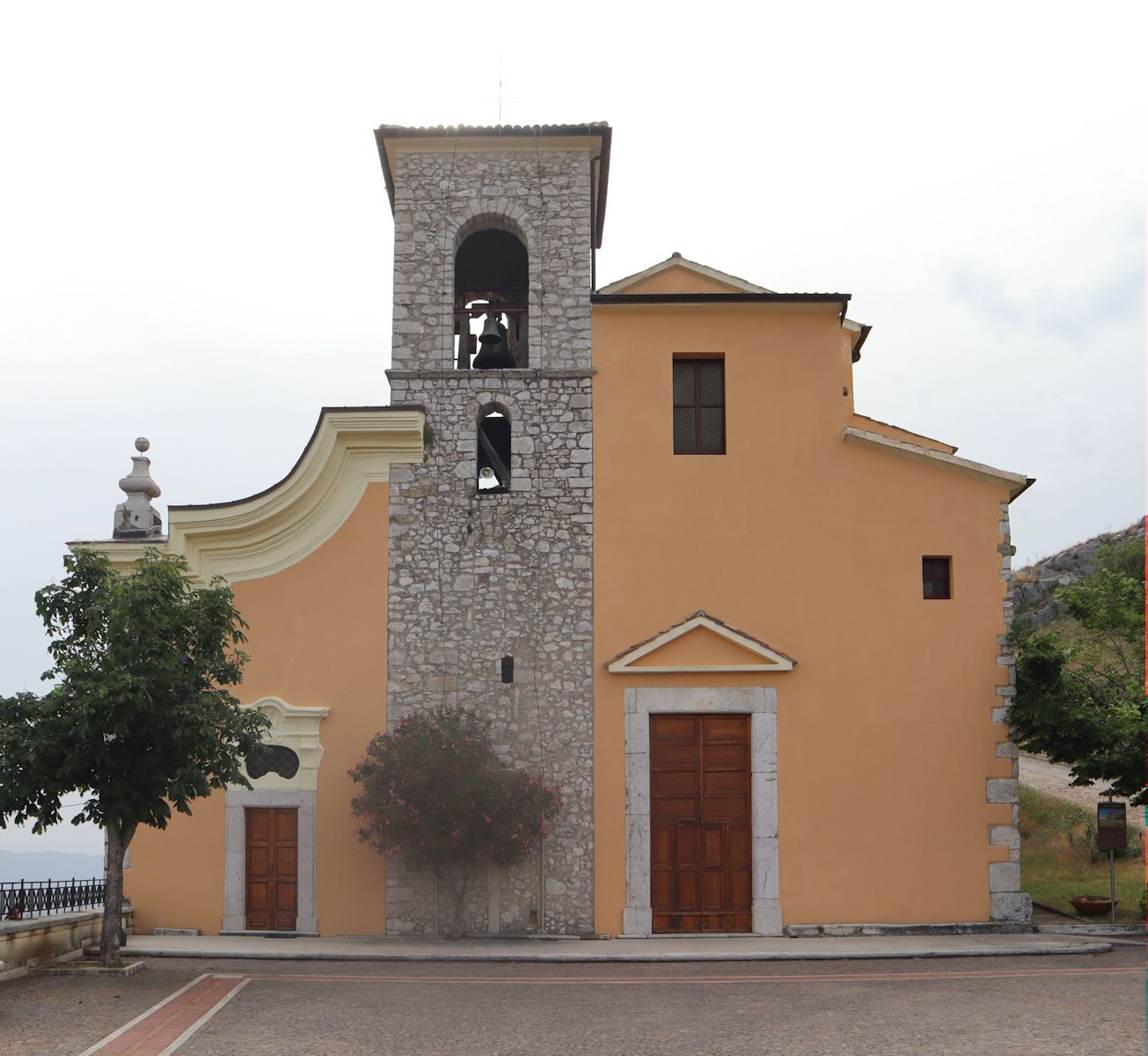 Bernhards-Kirche in Rocca d'Arce