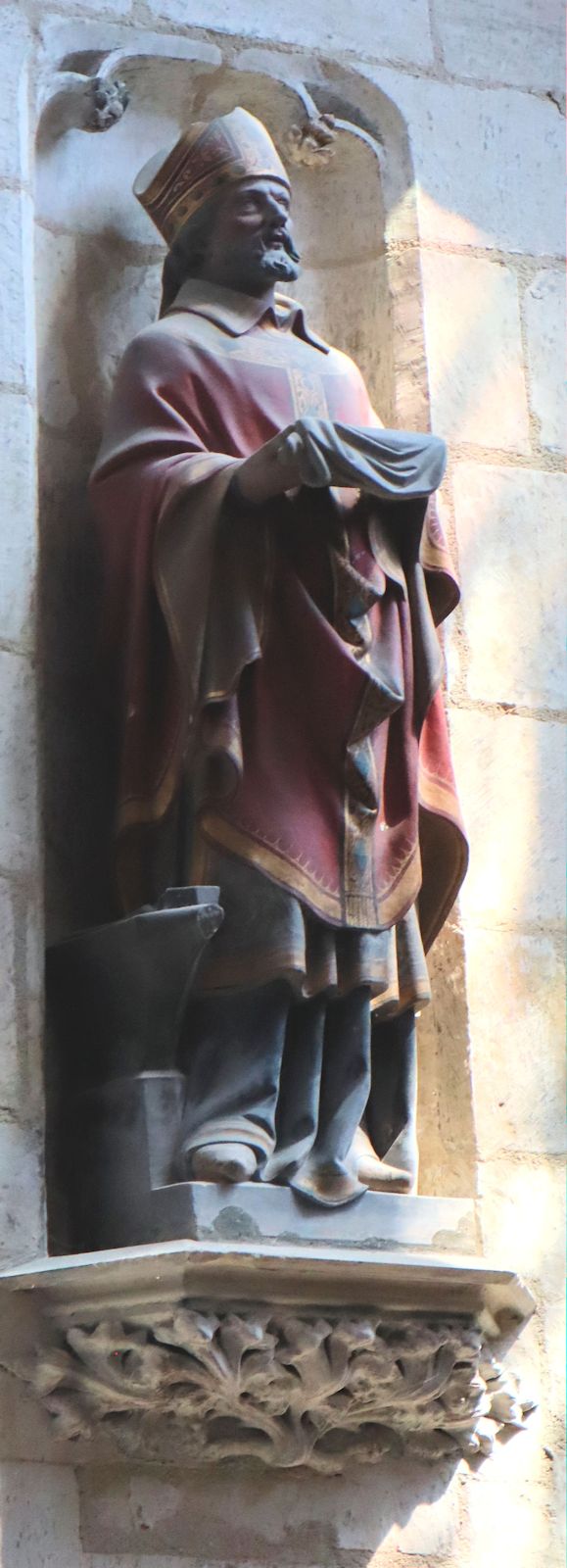Statue in der Basilika St-Quentin in St-Quentin