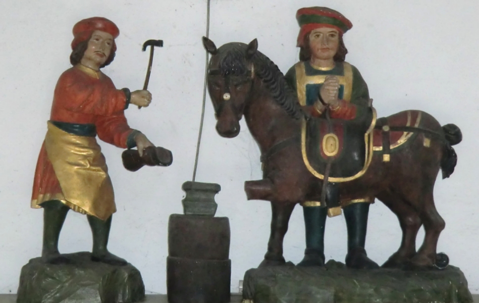 Das Wunder des Eligius, Statuen in der Eligius-Kapelle bei Götzis in Voralberg in Österreich