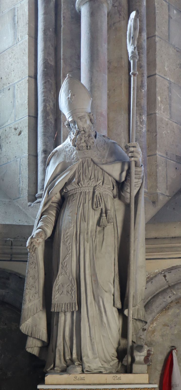 Statue in der Kathedrale in Noyon