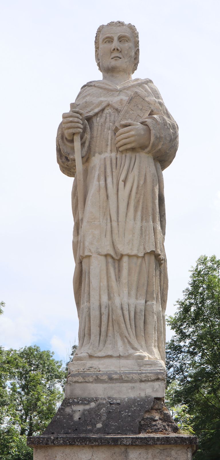 Denkmal an der Pfarrkirche in St-Élophe