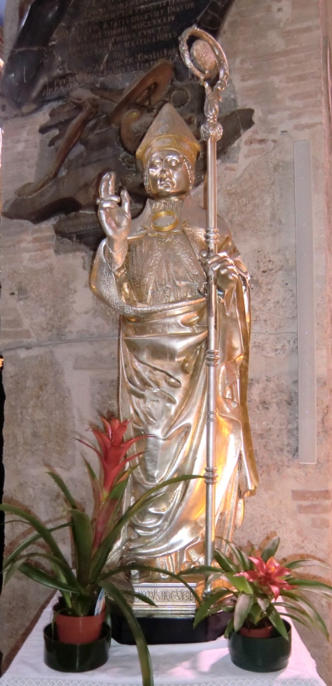 Statue in der Kathedrale in Ascoli Piceno