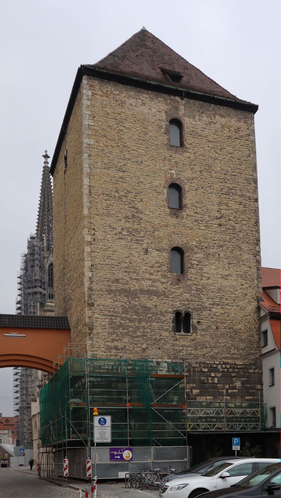„Römerturm”, erhaltener Rest der ehemaligen Pfalz in Regensburg