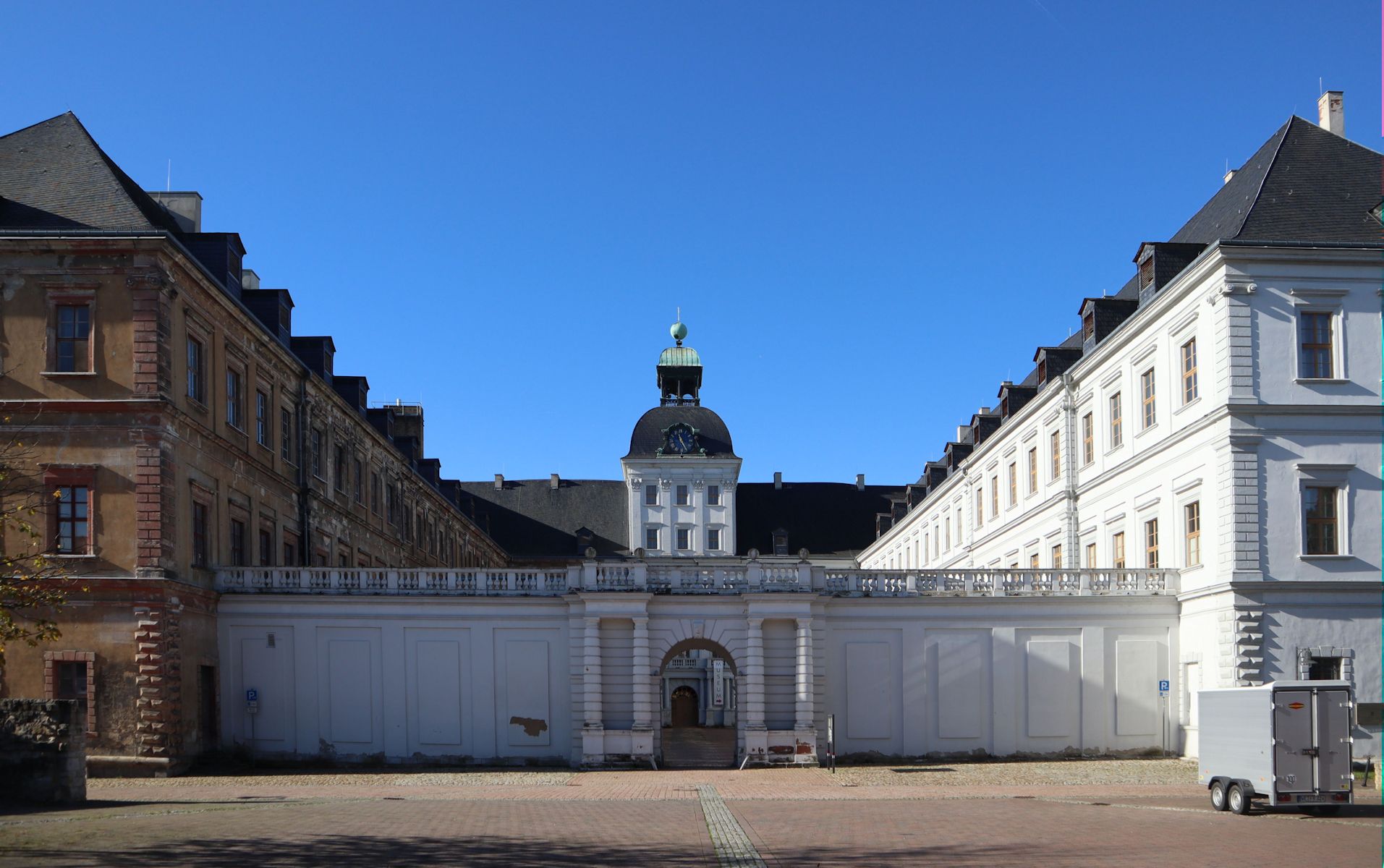 Schloss in Weißenfels mit der integrierten Schlosskirche (rechts)