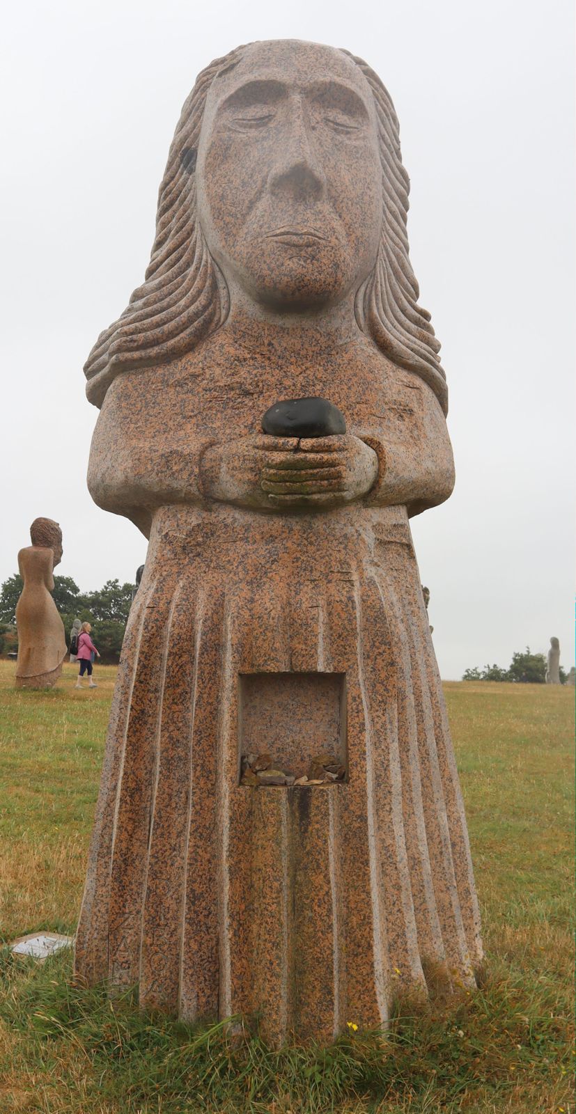 Olivier Lévêque: Statue, 2014, im „Vallée des Saints” nahe Carnoët bei Saint-Brieuc
