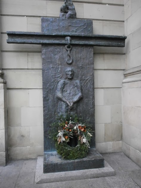 Alfred Hrdlicka: Denkmal, 1993, am „Königsbau” in Stuttgart