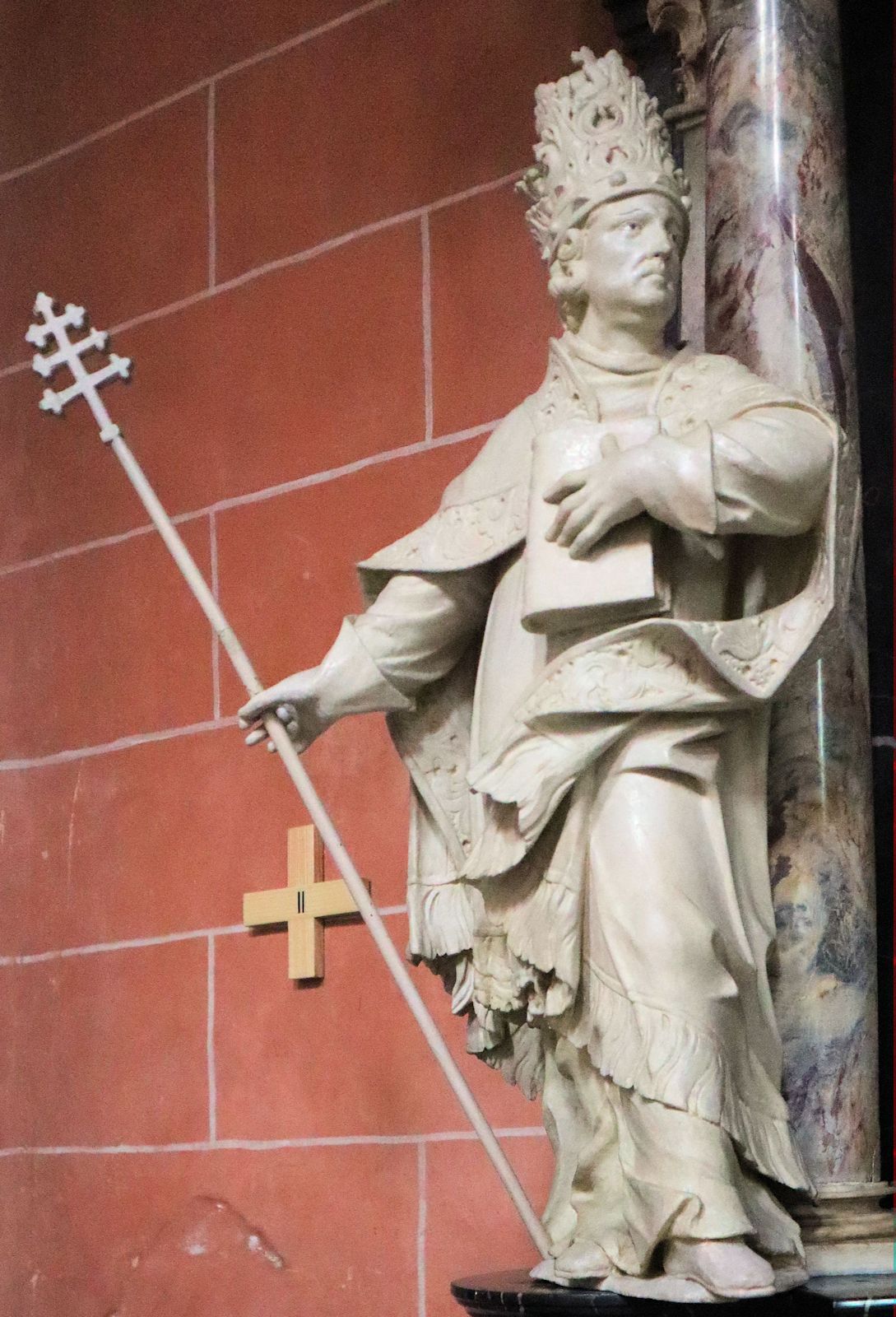 Altarstatue in der Klosterkirche Marienstatt im Westerwald</td>