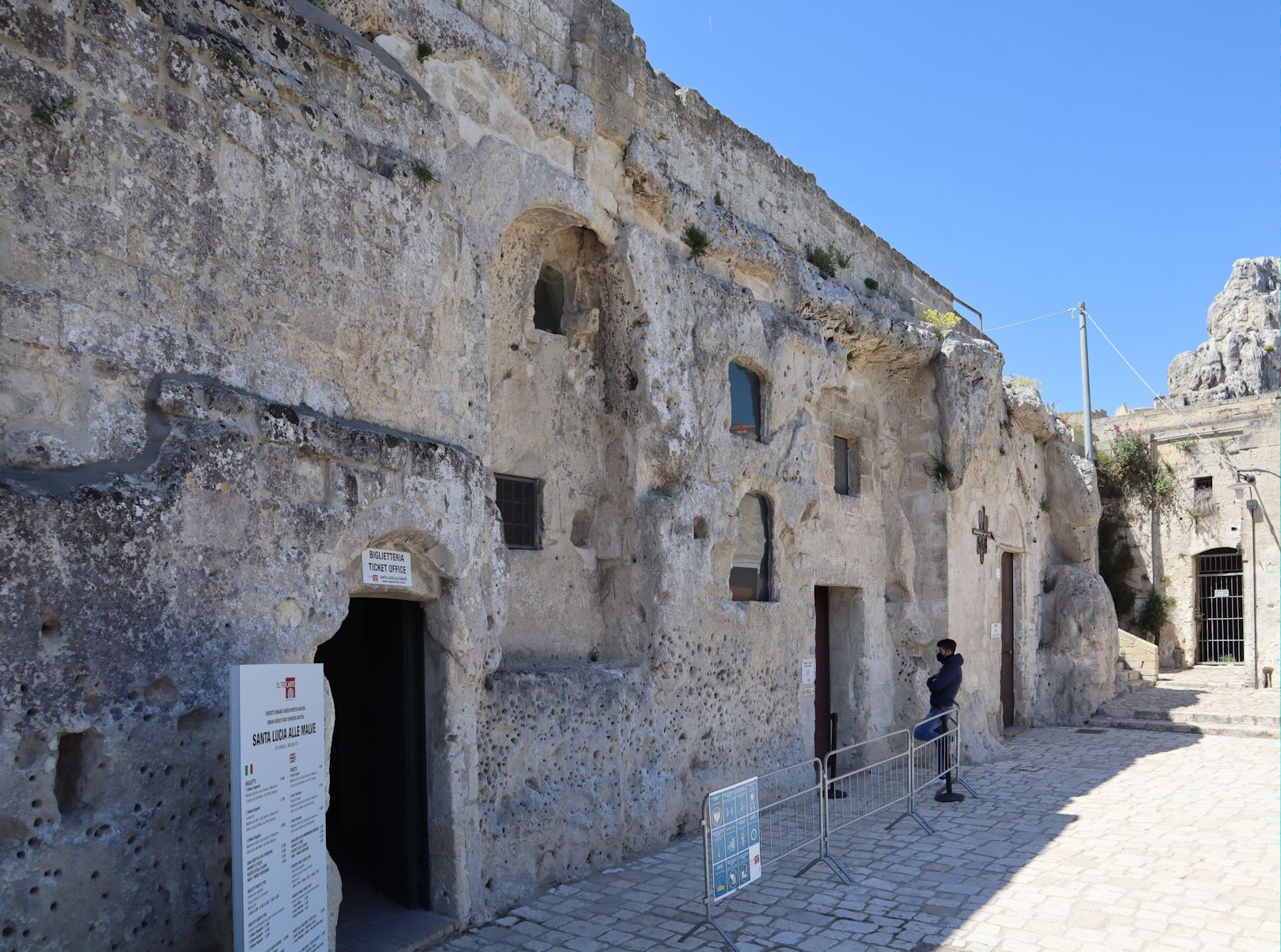 Eingang zum Lucia von Syrakus geweihten ehemaligen Höhlenkloster, heute „Santa Lucia alle Malve” genannt