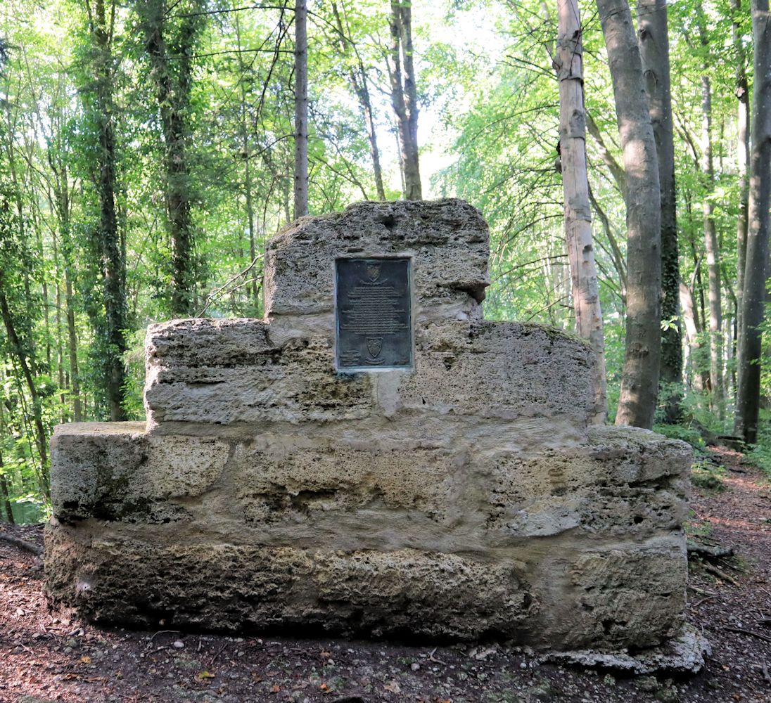 Gedenkstein an der Stelle der früheren „Sconenpurch” bei Dießen