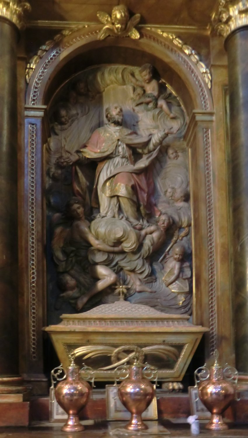 Statue und Reliquiar in der Euphrasius geweihten Kapelle in der Kathedrale in Jaén