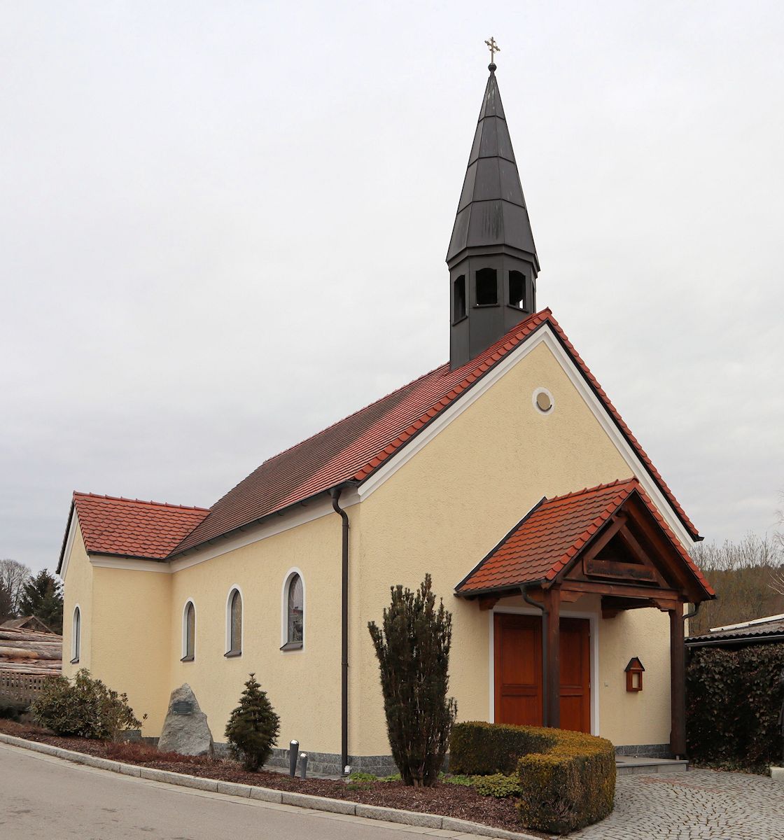 Von der Dorfgemeinschaft 2000/2001 erbaute Kapelle in Neuhaus zum Andenken an Eustachius Kugler