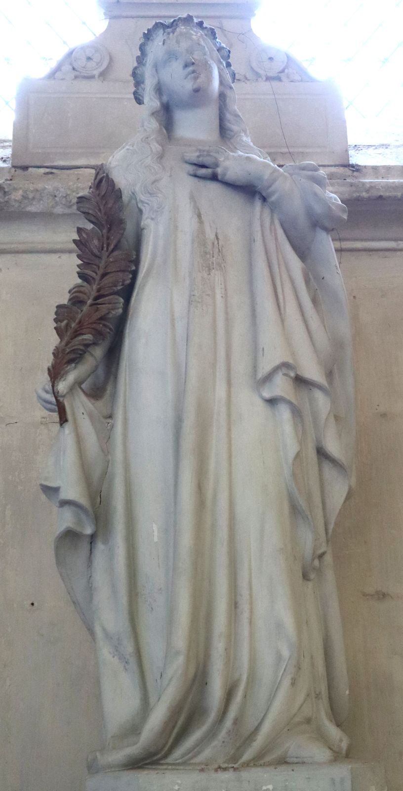 Estella-Statue in der Kathedrale in Saintes