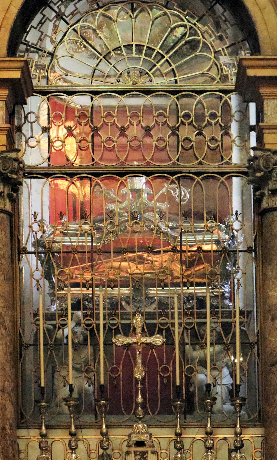 Evasius' Sarkophag in der Kathedrale in Casale Monferrato