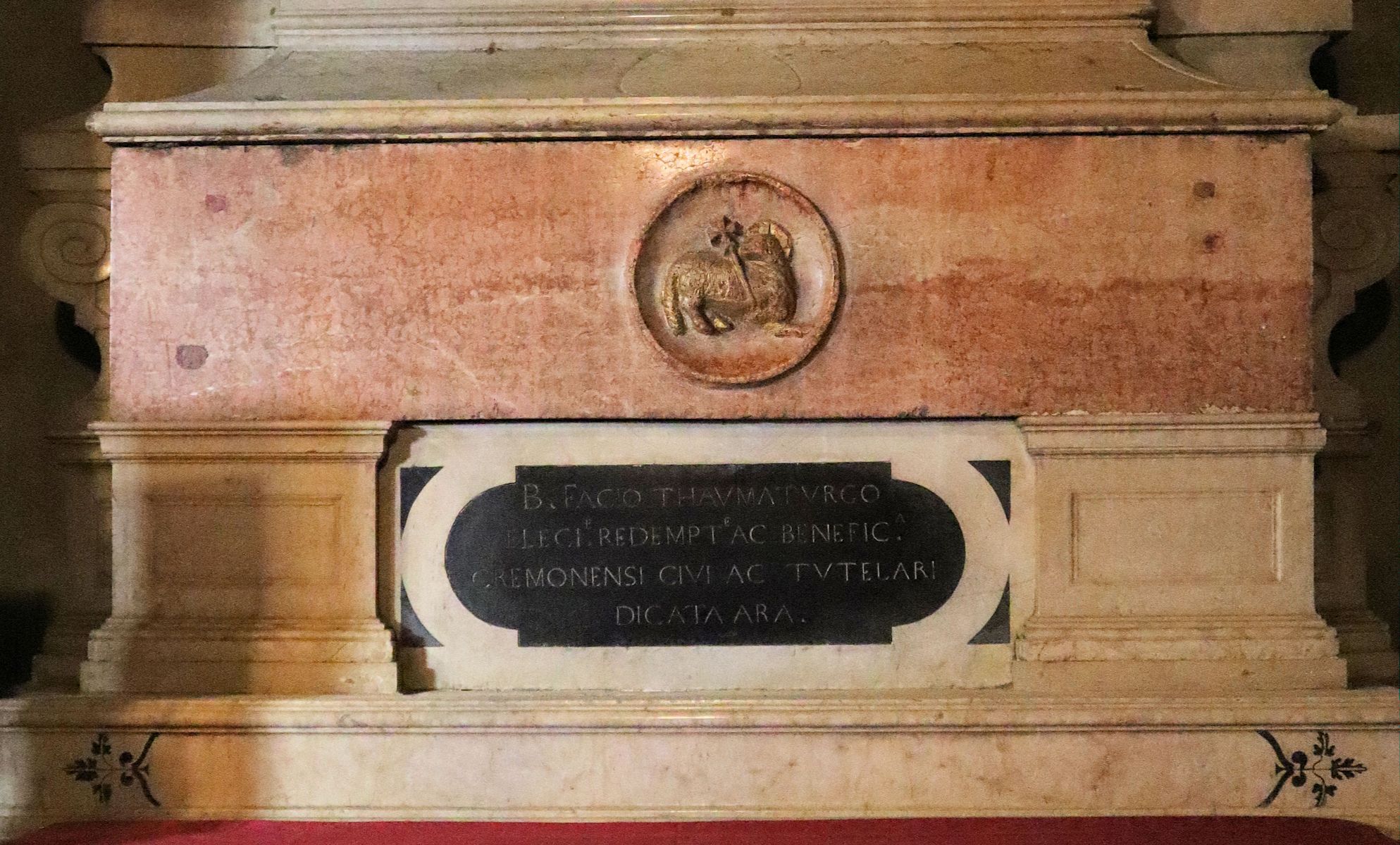 Facius'  Sarkophag von Facius, 1593, in der Krypta der Kathedrale in Cremona
