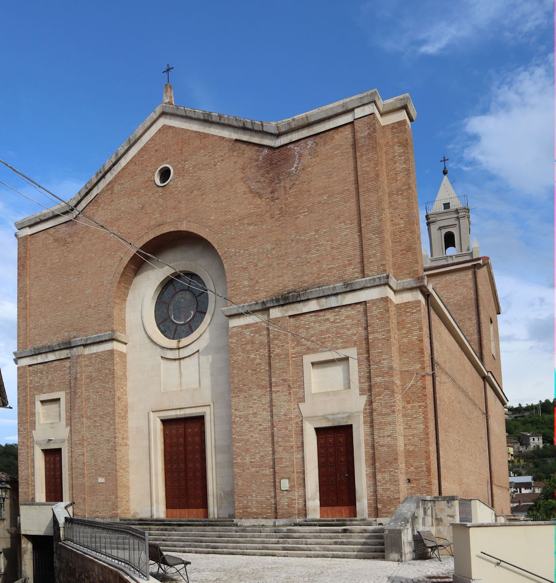 Kirche San Falco e Sant'Antonino Martire in Palena, nach Zerstörungen durch Erdbeben 1706 und Krieg 1943 neu erbaut im Jahr 1953