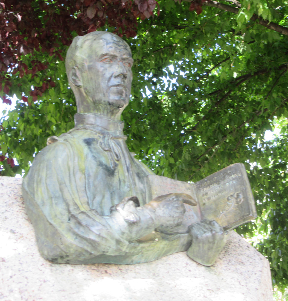 Denkmal gegenüber des Piaristenkollegs in Getafe