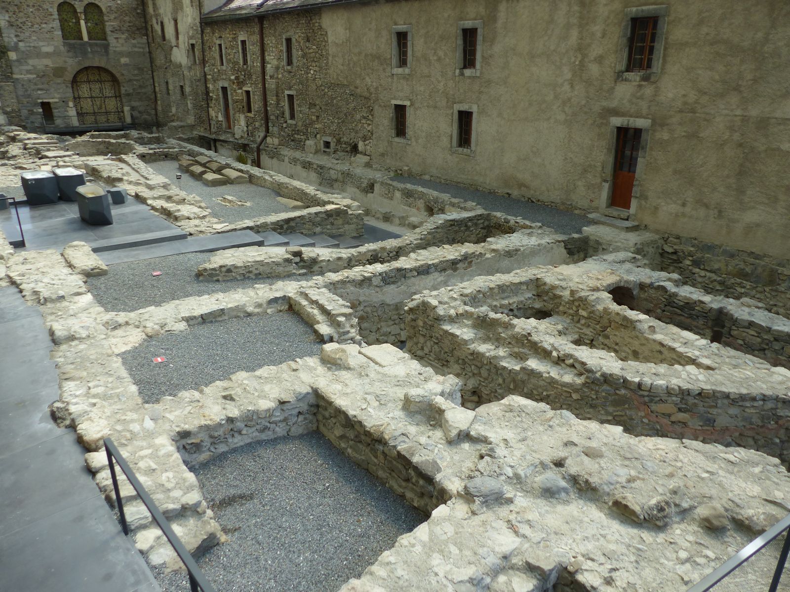Ausgrabungen der Vorgängerbauten am Kloster in Saint-Maurice
