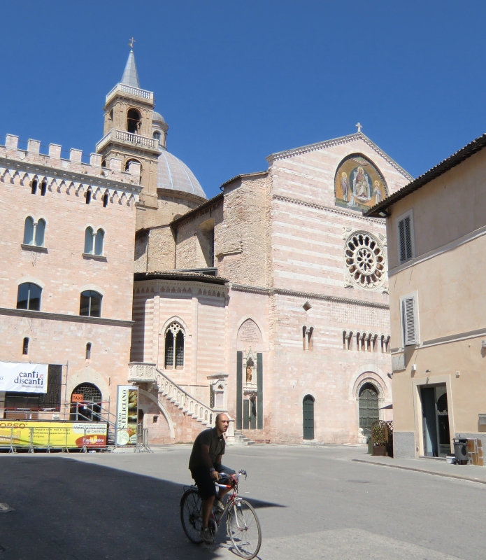 Die Felicianus geweihte Kathedrale in Foligno