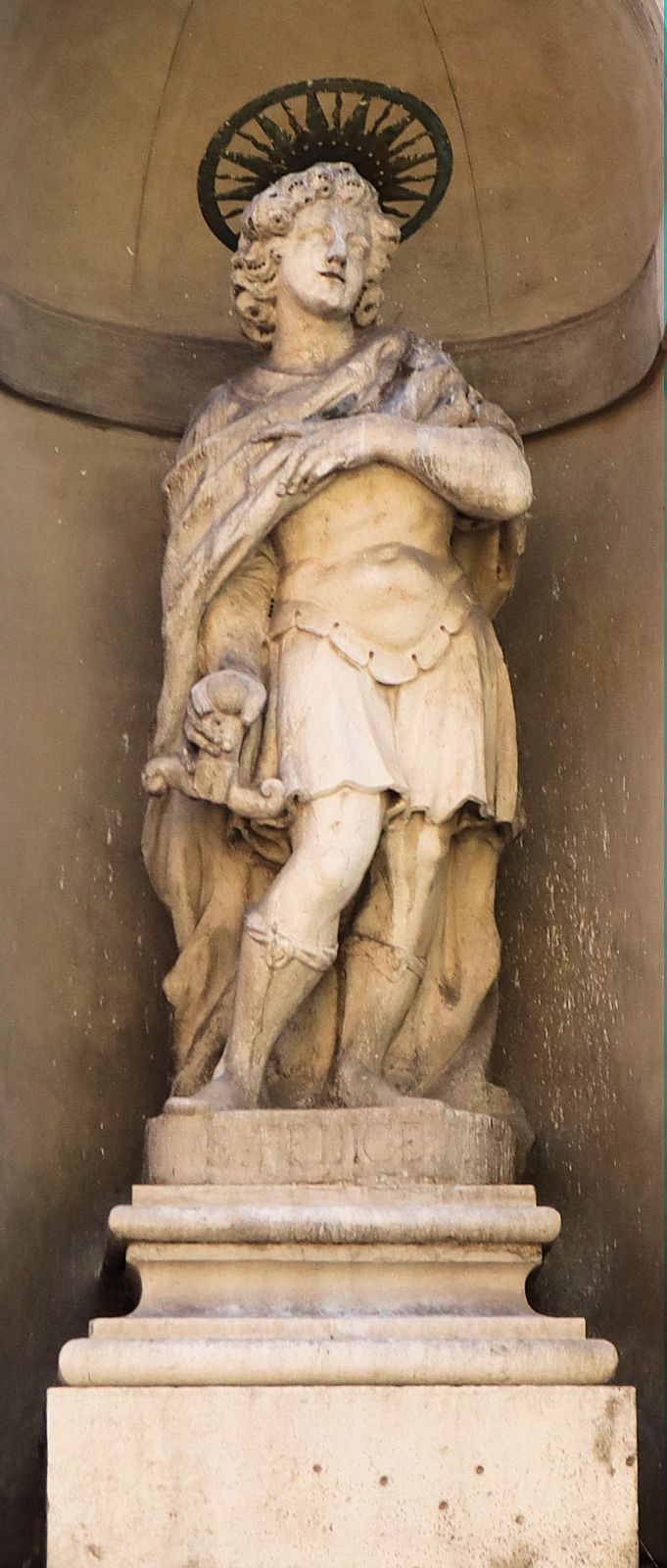 Statue: Felix, an der Kathedrale in Chioggia
