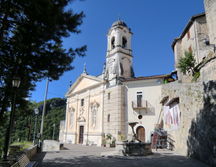 Die Felix' geweihte Kirche in Cantalice, aus dem 17. Jahrhundert, daneben sein Geburtshaus