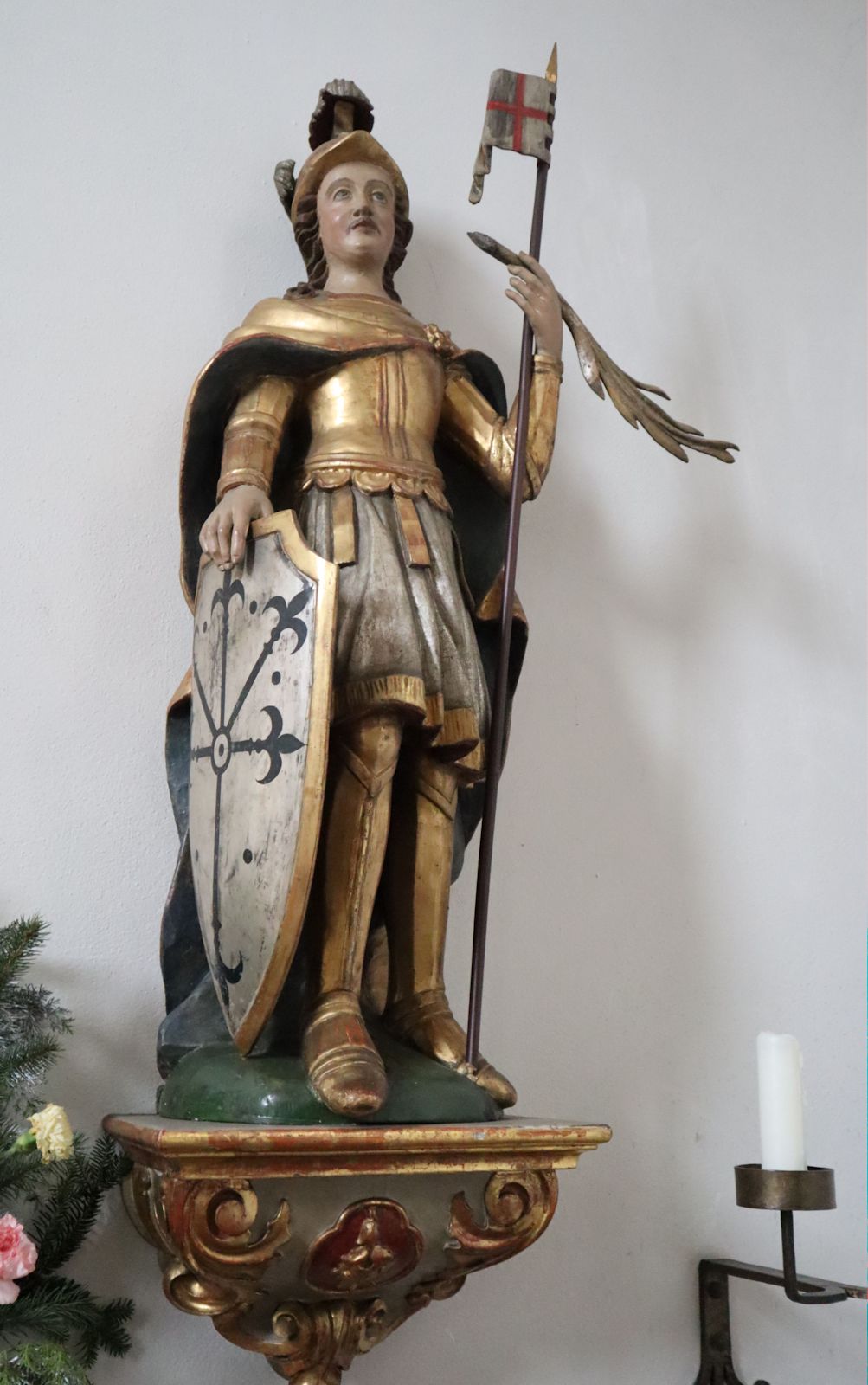 Statue in der Ferrutius-Kirche in Bleidenstadt