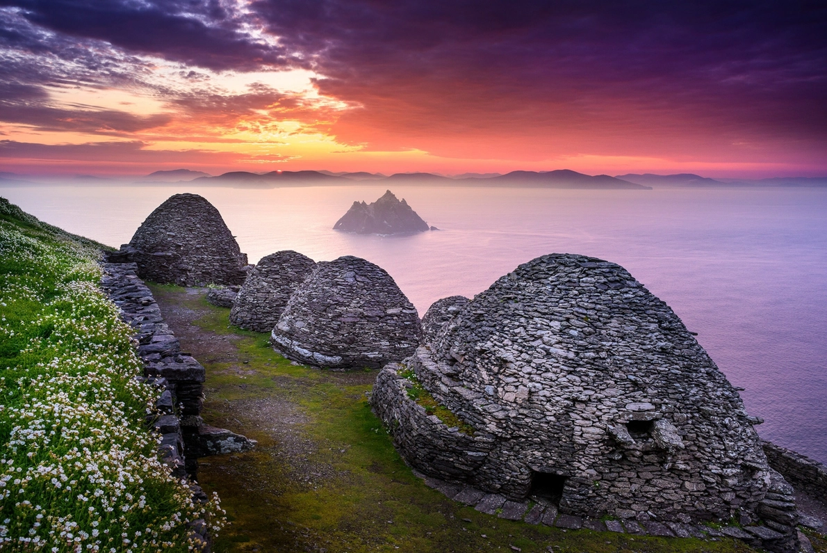 Hütten des Klosters auf der Insel Skellig Michael