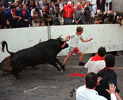 Wettlauf mit den Stieren beim Pamplona-Festival