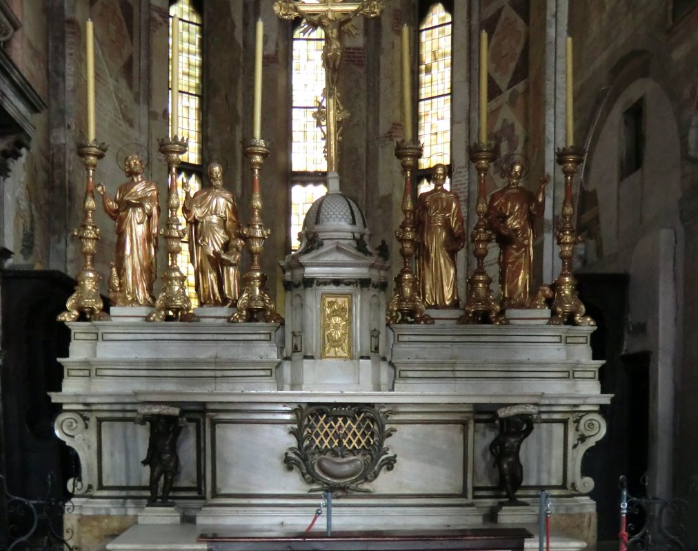 Altar, 1759, der seitdem die Reliquien von Firmus und Rusticus enthält, in der Kirche San Fermo in Verona