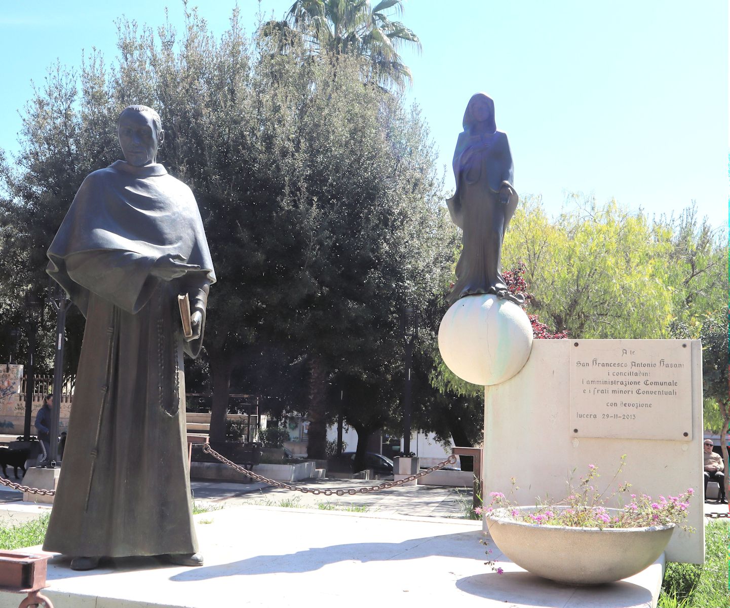 Denkmal, 2013 vor der Kirche San Francesco in Lucera