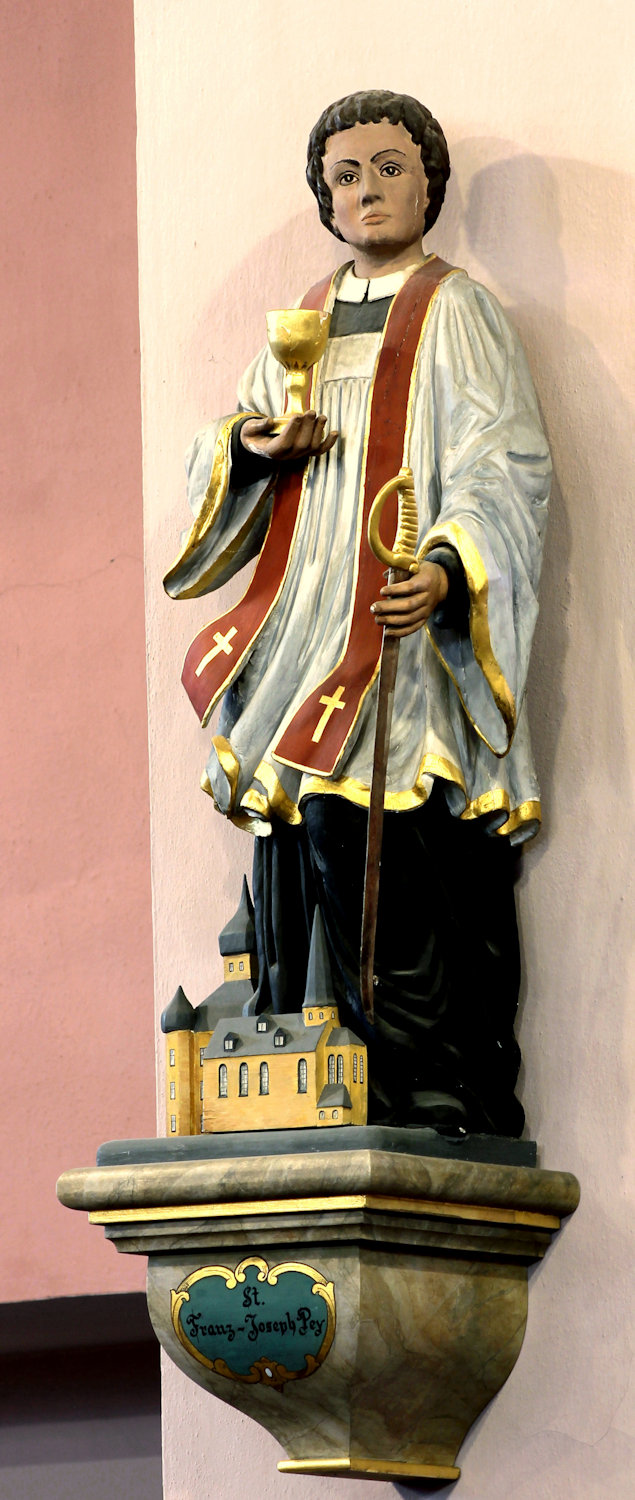 Irma Rückert: Statue, in der Pfarrkirche in Kärlich