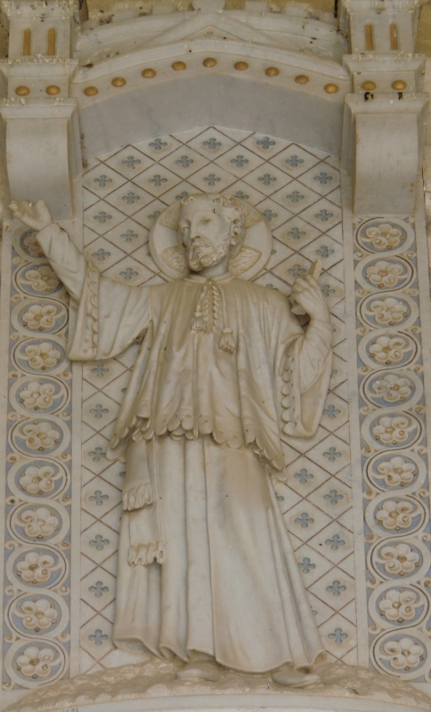 Statue an der Kirche an der Burg Javier