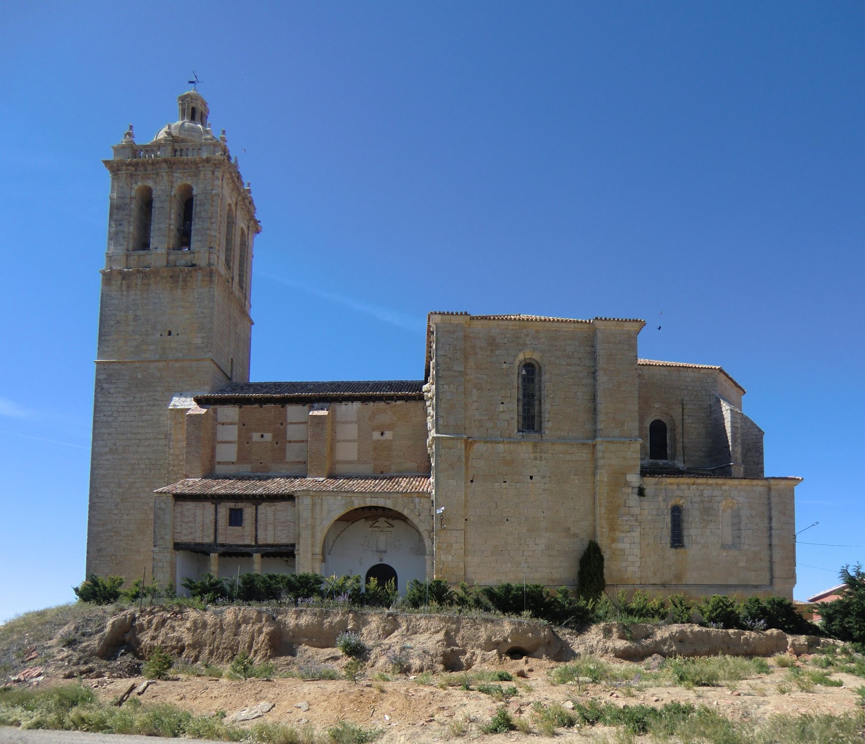 Kirche Sta. María de Arbis im heute fast ausgestorbenen Dorf Baquerin de Campos