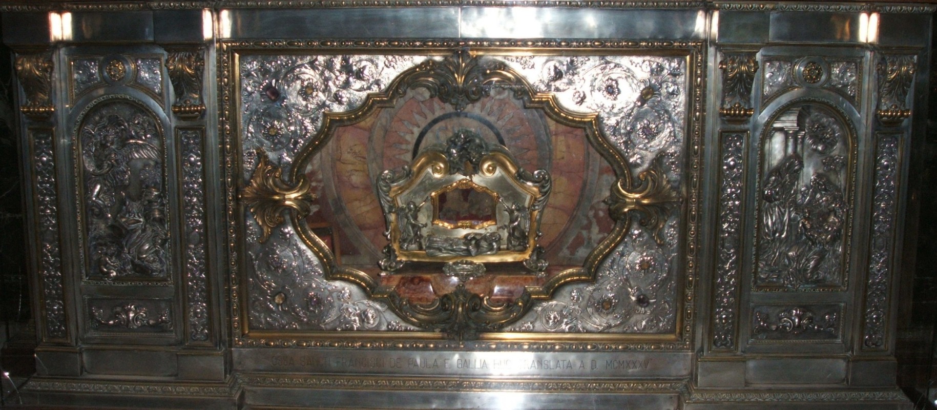 Reliquien von Franz, aus Gallien hierher gebracht 1935, im Santuario San Francesco in Paola
