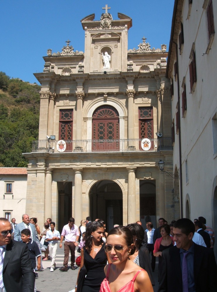 Eingang zum Santuario San Francesco in Paola