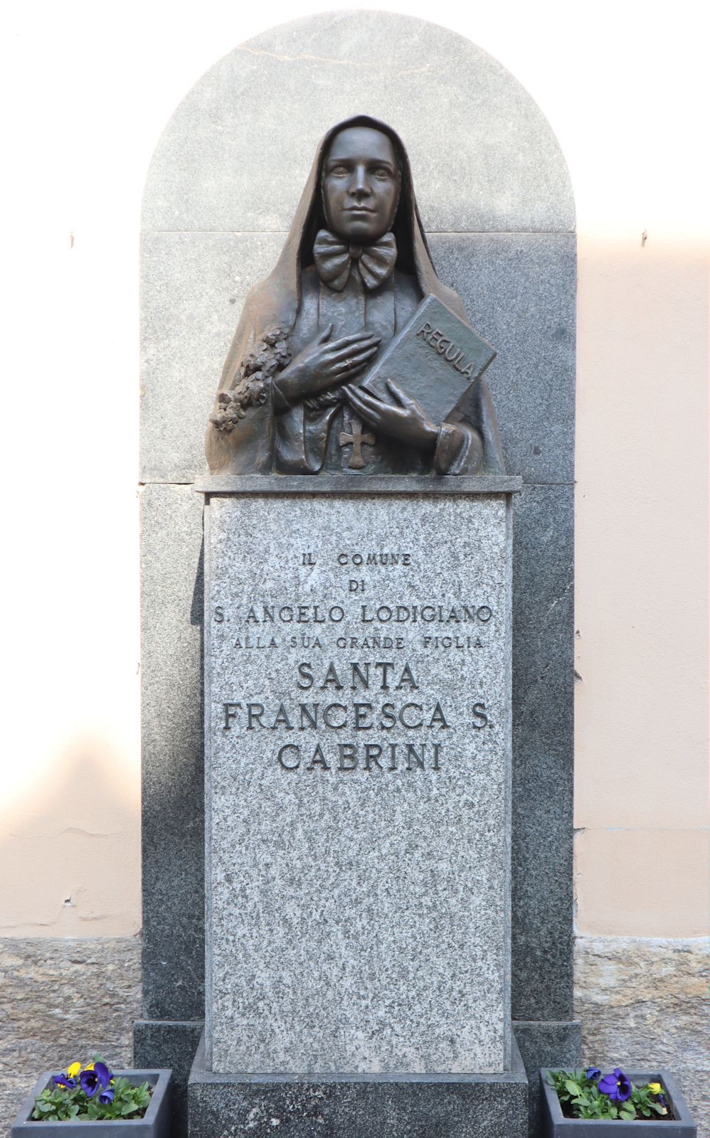 Denkmal an Franziskas Geburtshaus in Sant' Angelo Lodigiano