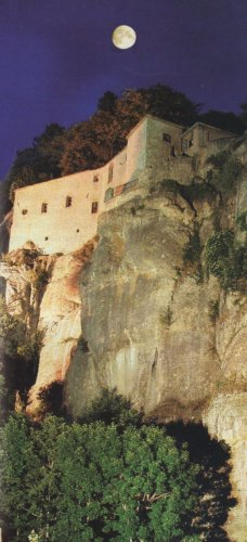 Kapelle der Stigmatisierung auf dem Felsen La Verna - der Ort, an dem Franziskus die Wundmale Christi verliehen bekam