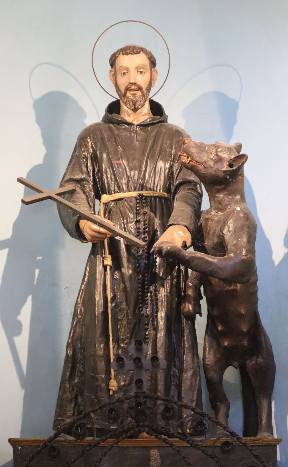 Statue in der Kirche San Francesco della Pace in Gubbio