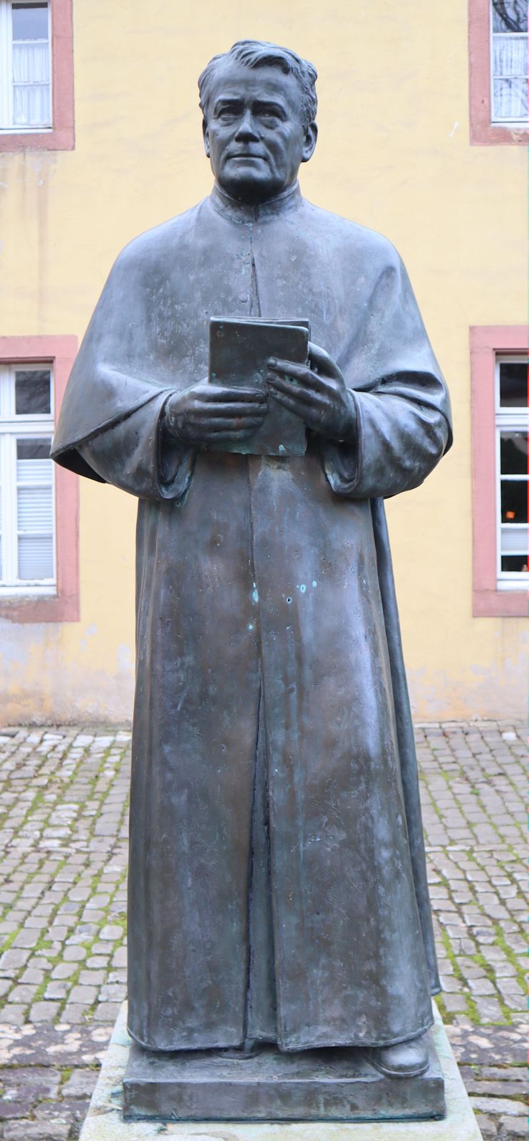 Denkmal im Kloster Steinfeld bei Euskirchen