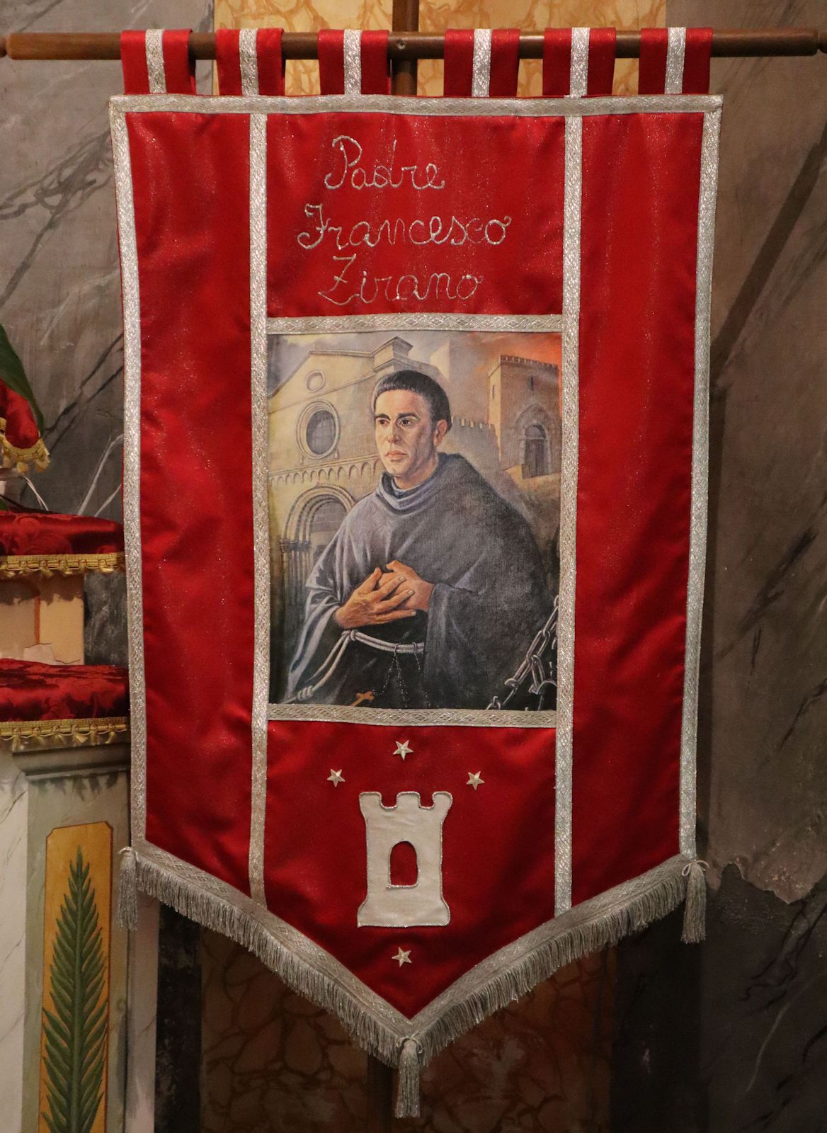 Wallfahrtsbanner in der Kirche Santa Maria di Betlem in Sàssari