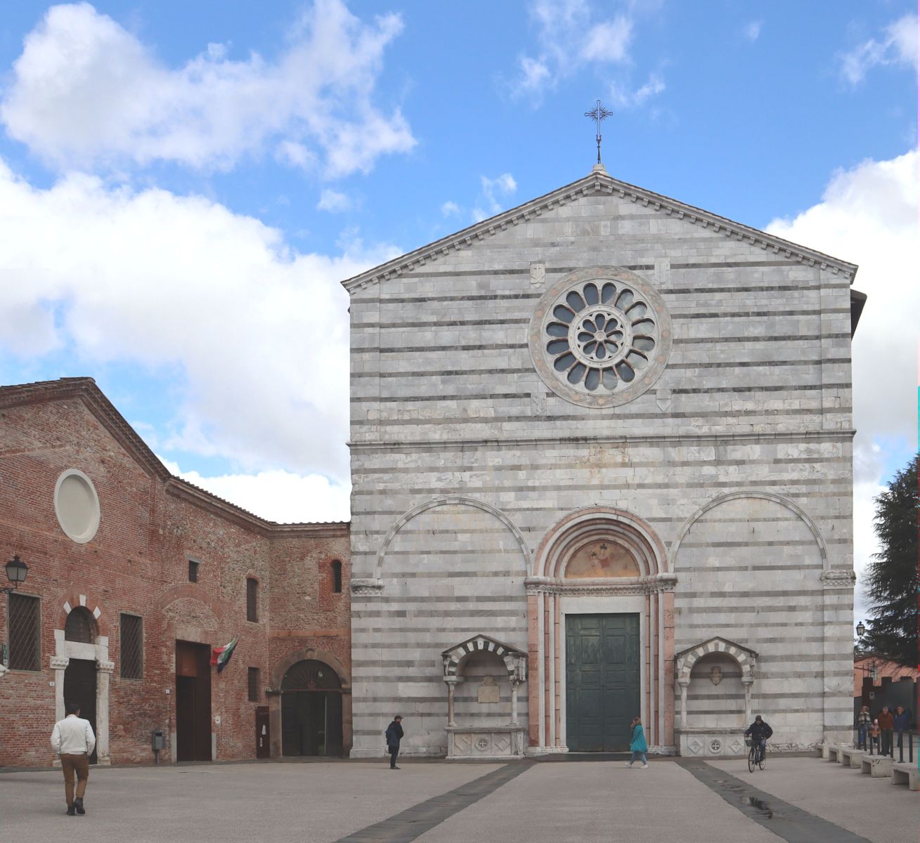 Kirche des großen ehemaligen Konvents der Franziskaner in Lucca, heute im Besitz der Sparkasse von Lucca