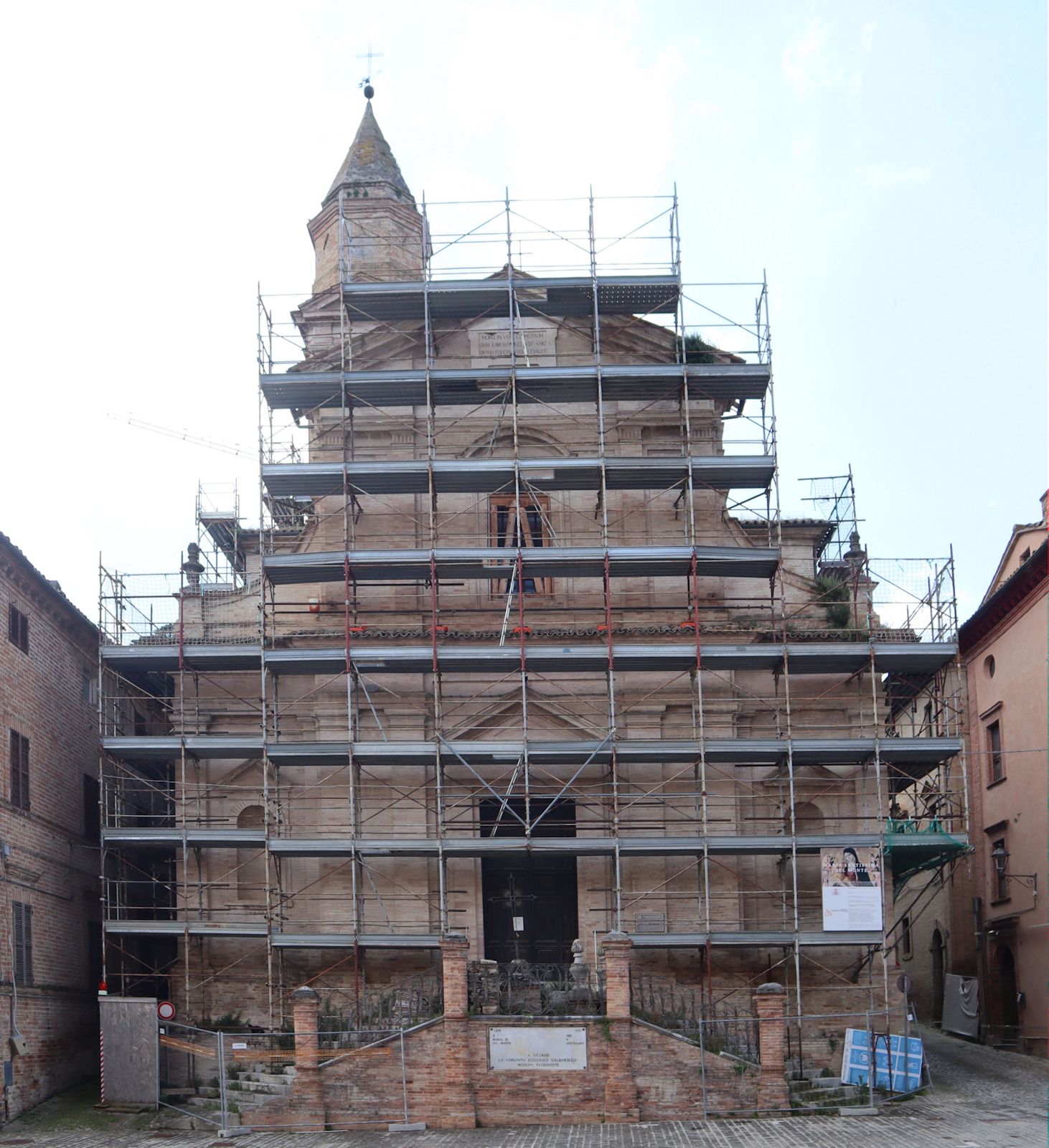 das schwer durch die Erdbeben von 2016 beschädigte Sanktuarium Santa Maria del Monte in Caldarola