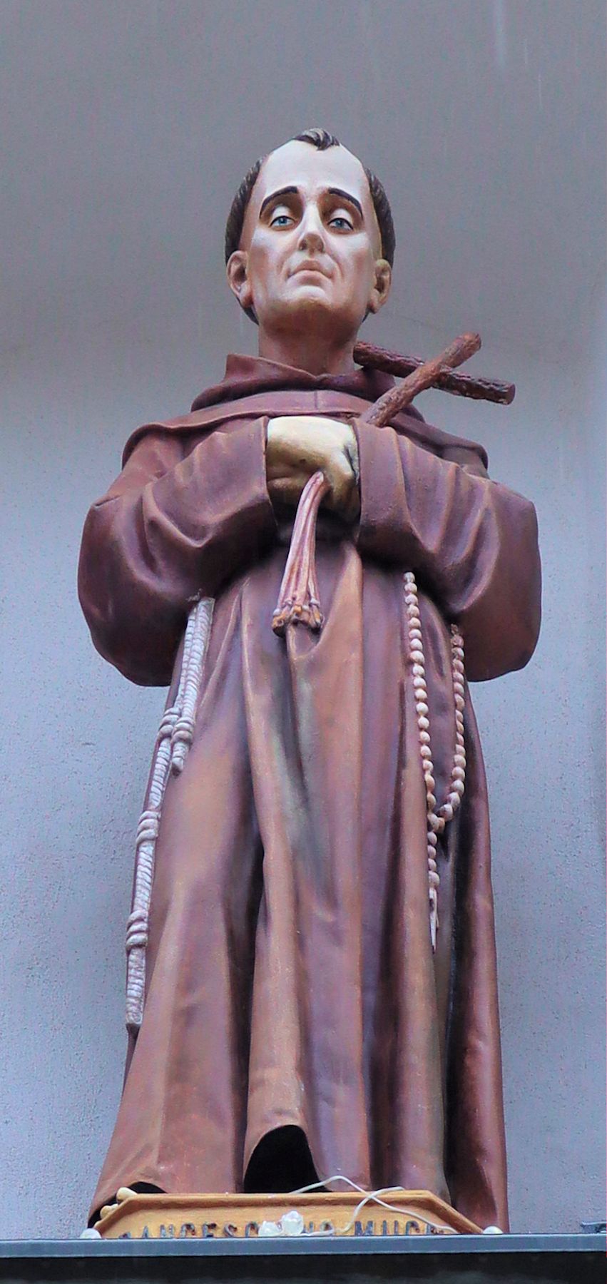 Statue an der ehemaligen Kirche der Franziskaner in Ghisoni