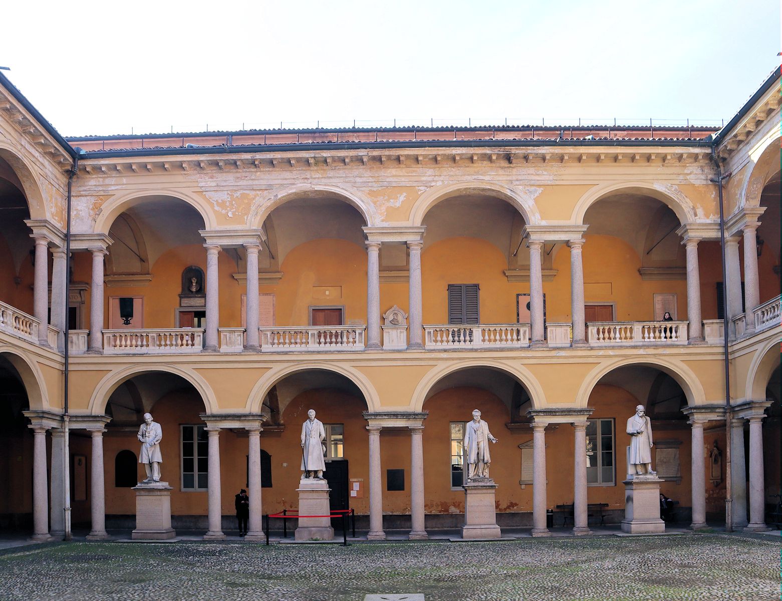 ein Innenhof der Universität in Pavia