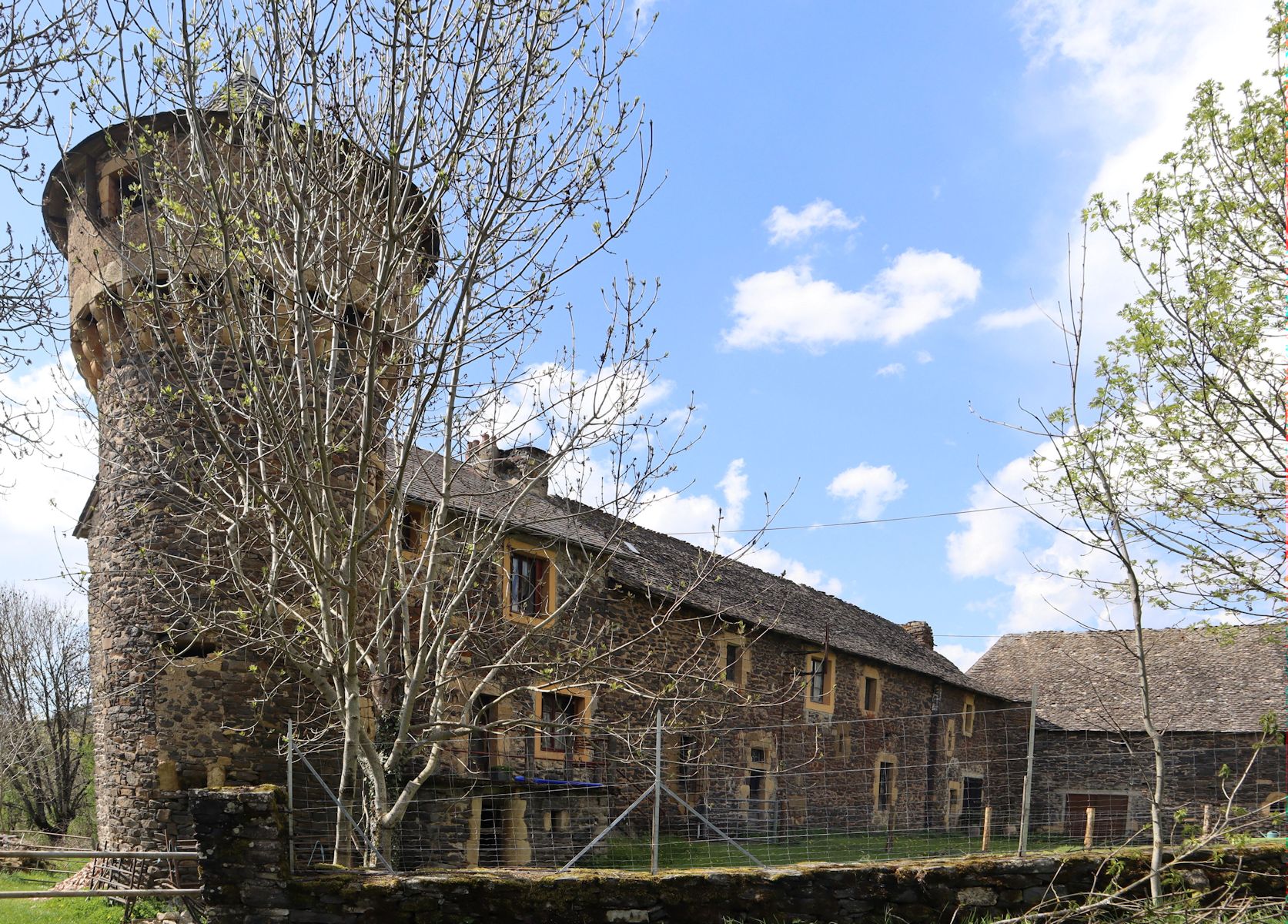 Schloss de la Salle nahe Prades-d'Aubrac, heute ein Nauernhof