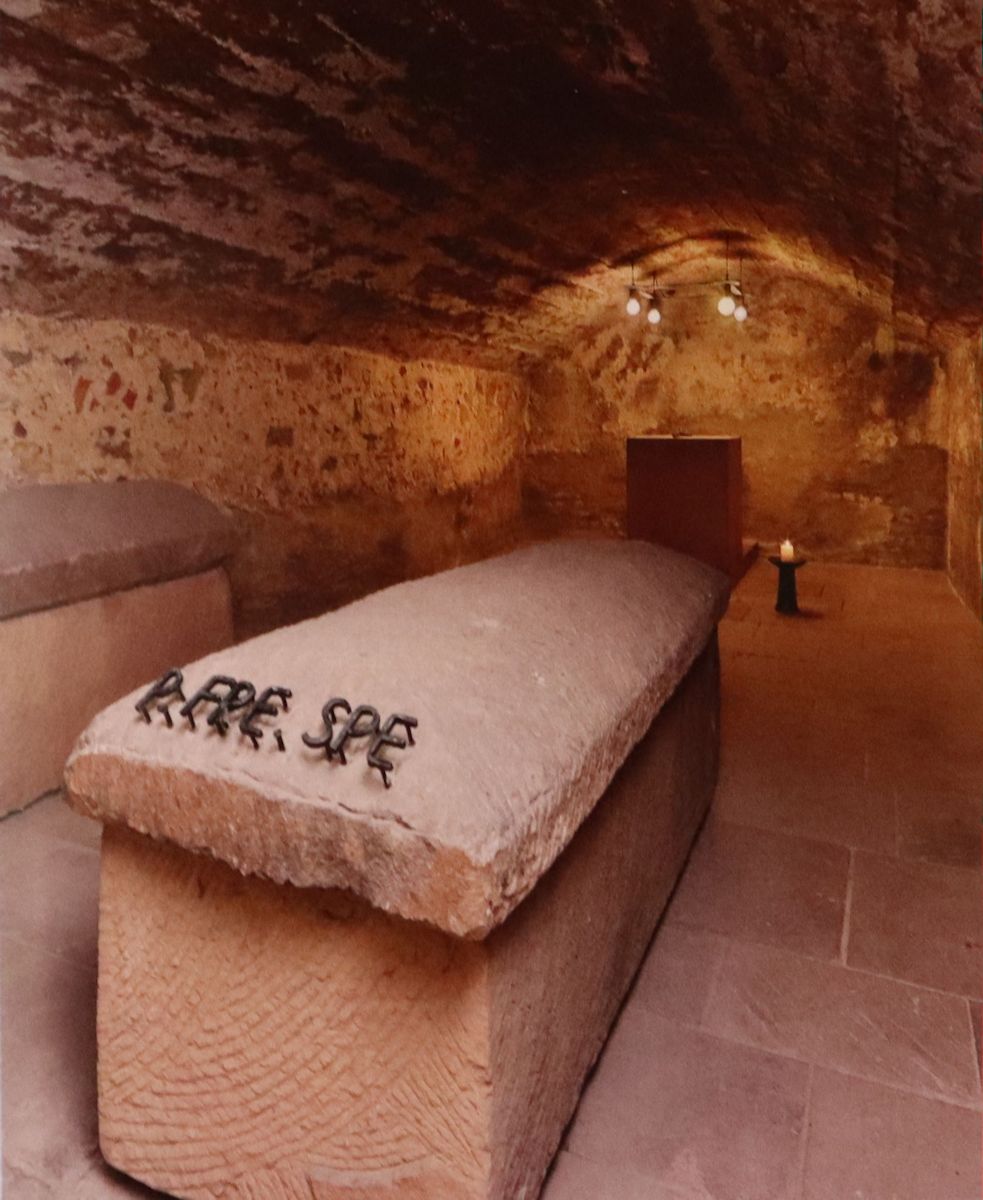 Spees Sarkophag in der Gruft der Jesuitenkirche in Trier